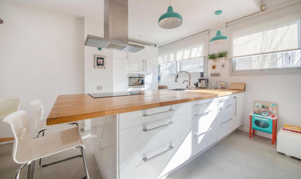 סנט אדריה דה בסוס Magnificent Apartment Close To The Beach מראה חיצוני תמונה